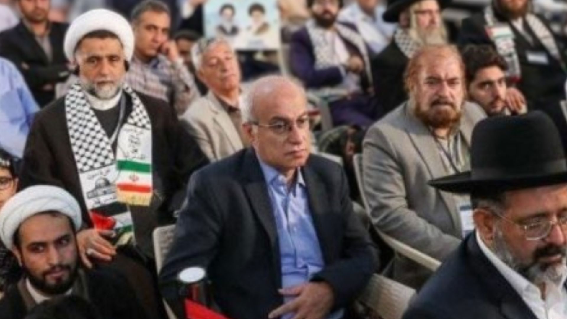 הומיון שמח, ארכיון