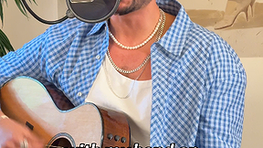 נועם לומד איטלקית