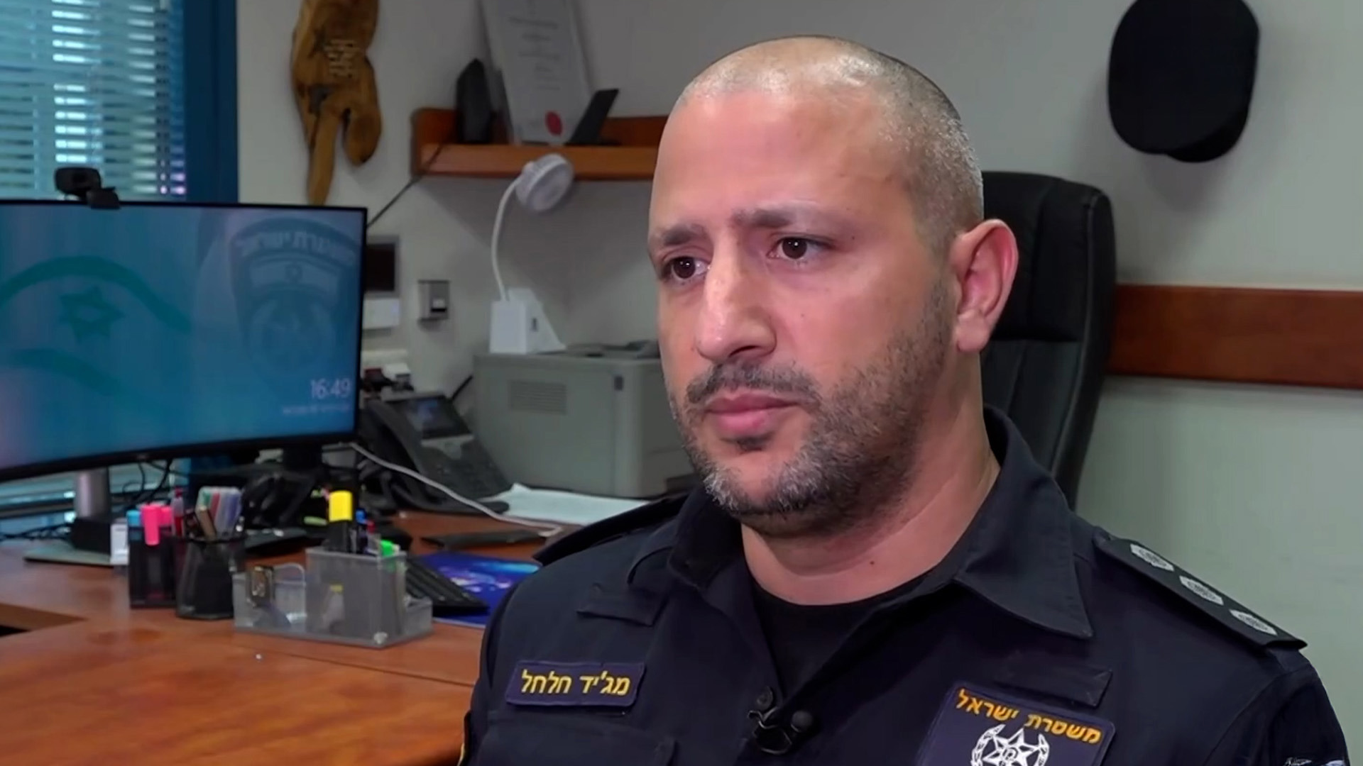 "אני בטראומה מזה": קטין הצית את שערה של אישה בת 60 באוטובוס