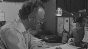 אפרים קישון בחדר עבודתו, 27.12.1972
