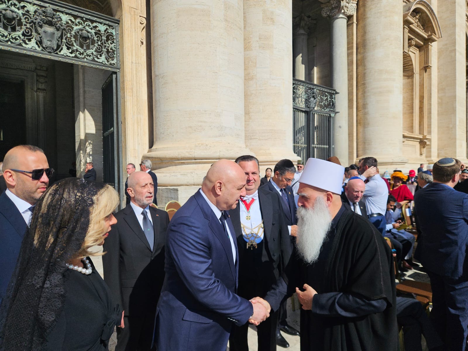 נשיא לבנון ג'וזף עאון ומנהיגה הרוחני של העדה הדרוזית בישראל השייח' מוואפק טריף, בהשבעת האפיפיור החדש בוותיקן