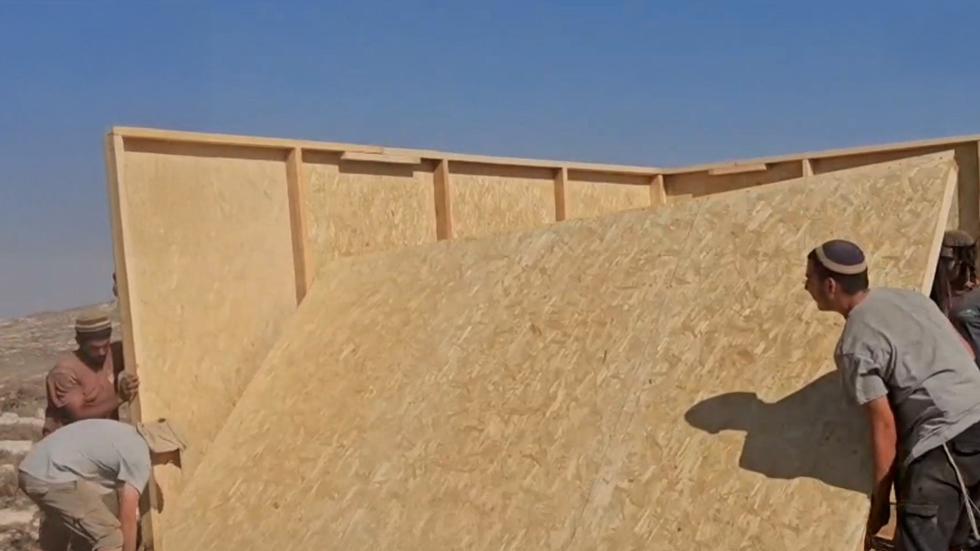 אחרי גל של אלימות מתנחלים - הממשלה החליטה על פינוי 14 מאחזים ביו"ש