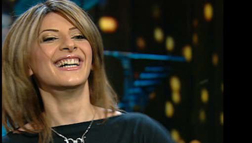 שרית חדד מחייכת בזמן הופעה