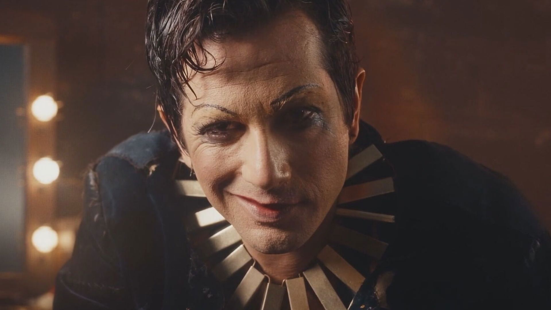 רן דנקר מתוך "קברט" בתיאטרון הקאמרי