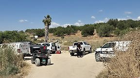הזירה שבה נמצא הרכב ובו בני הזוג שנורו למוות 