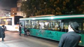 חרדים ריססו כתובות על אוטובוס בירושלים