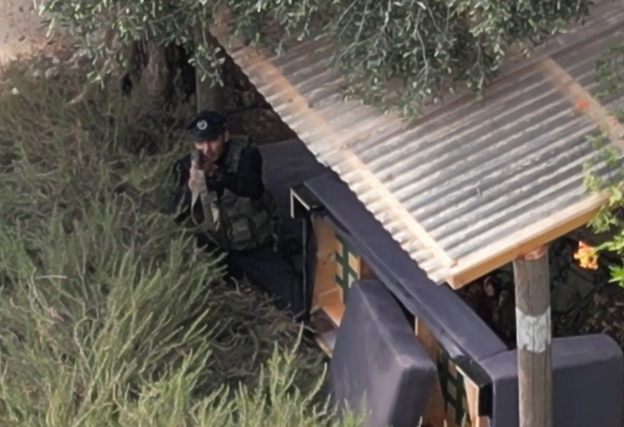 מחבל יורה לעבר רחפן בקיבוץ רעים, 7 באוקטובר 2023