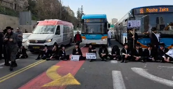 חרדים חוסמים את כביש 1 בכניסה לירושלים