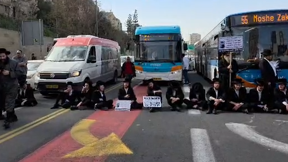 חרדים חוסמים את כביש 1 בכניסה לירושלים