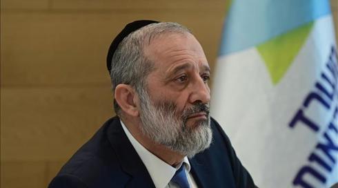 דרעי: "ש"ס לא תוכל להישאר בממשלה אם ייעצרו בני ישיבה שלא התגייסו"