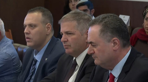 הקרב על התקציב - וניסיונות הממשלה לקנות לעצמה עוד זמן