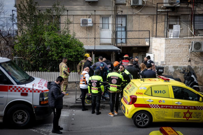 כוחות הצלה מחוץ למעון בירושלים, ינואר 2026