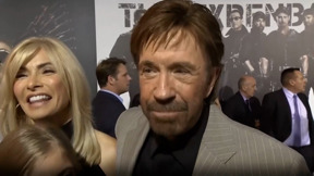 אחרון גיבורי הפעולה: כוכב סרטי האקשן צ'אק נוריס הלך לעולמו בגיל 86