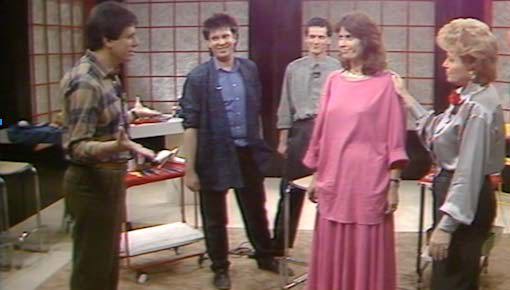 בין הכיסאות | בגדים המשנים תדמית