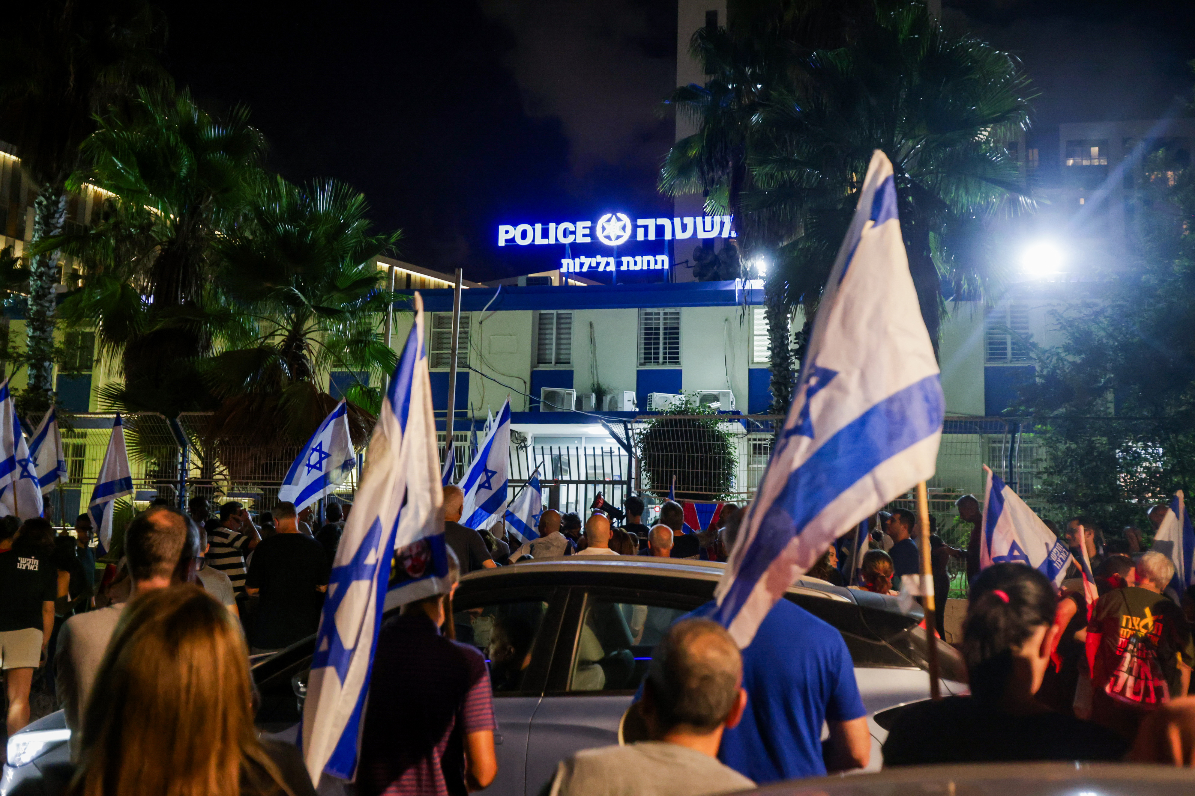 מפגינים הגיעו לתחנת גלילות לאחר המעצר