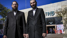 שמחה גרינבוים ומנחם קיין משושלת חסידי גור, הבעלים החדשים של קניון ערד