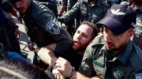 יהיה טוב | ההפגנה בה האלימות המשטרתית חצתה את הקווים האדומים (מתוך עונה 2, פרק 6)