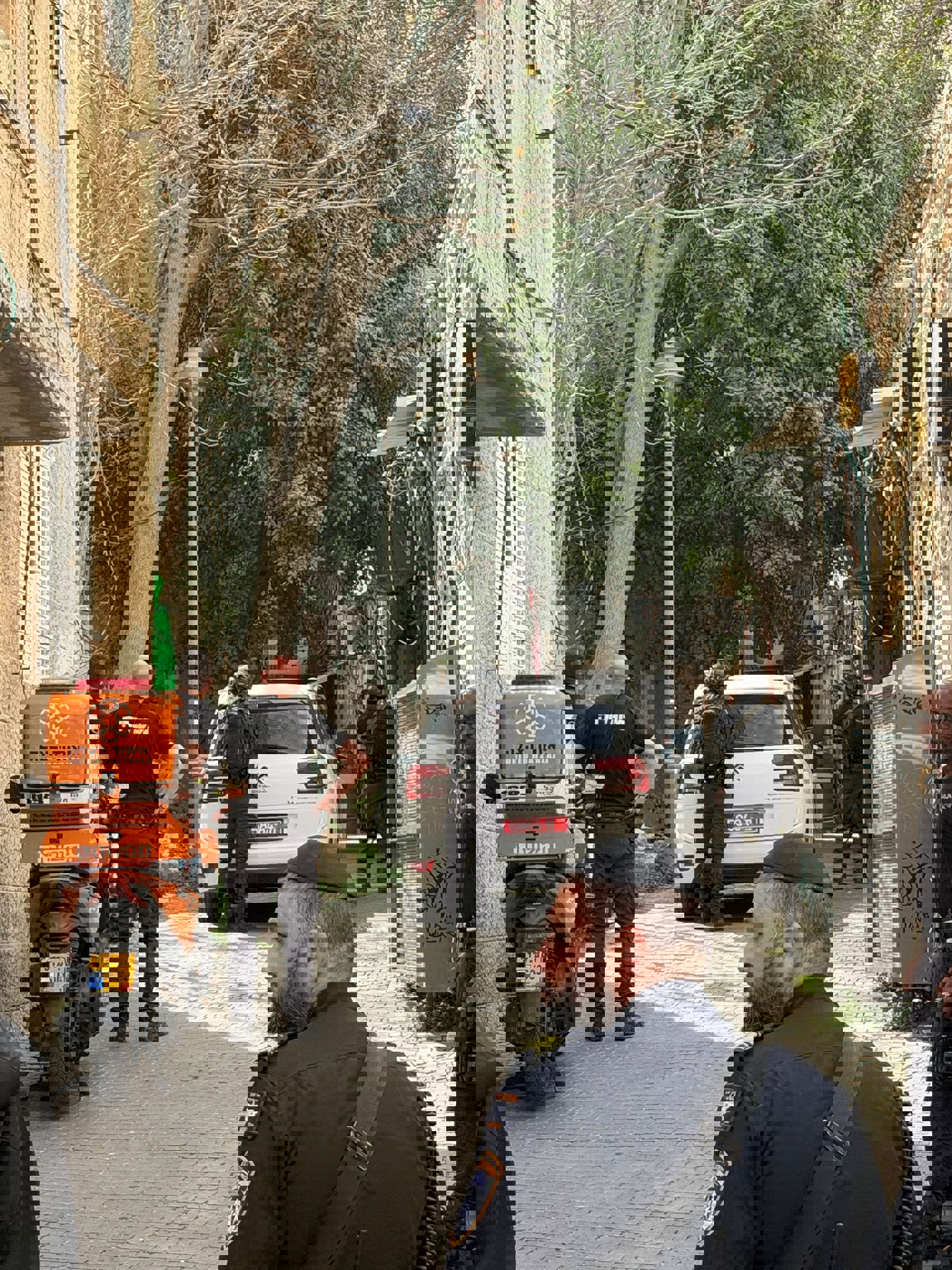 ביתו של החשוד בפלילים אשר מתבצר מפני המשטרה, 15.04.26