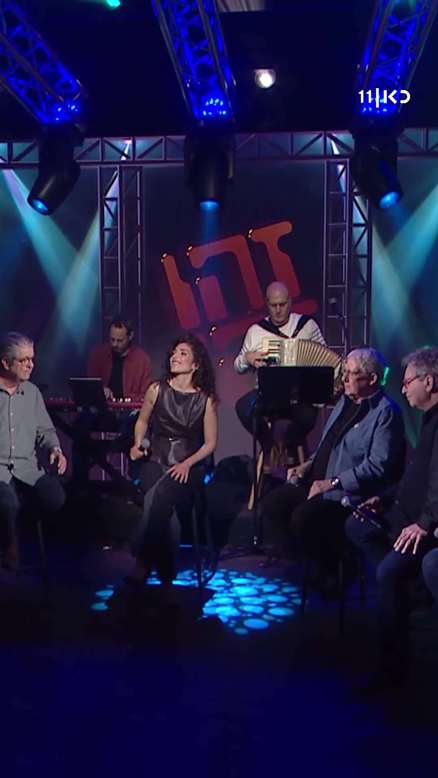 זהו זה ורוני דלומי שרים "איש של לילה".כאן