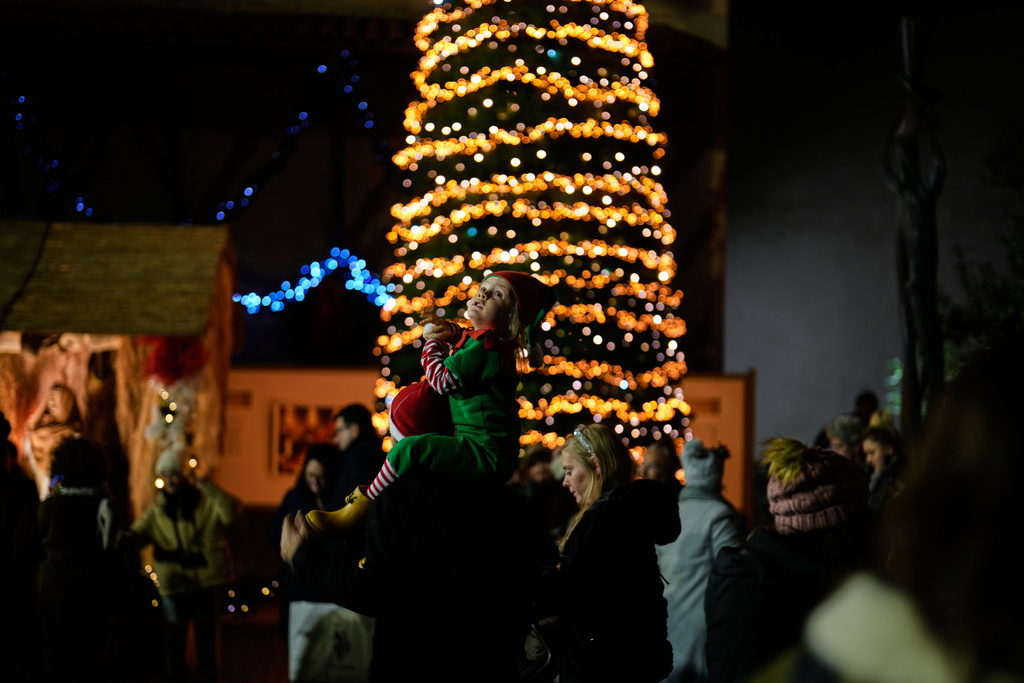חגיגות כריסמס באיסנטבול