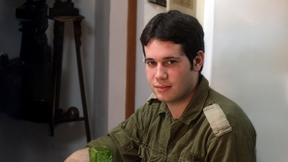 יהיה טוב | עונה 3, פרק 4 - מותו המיסתורי של האסיר איקס