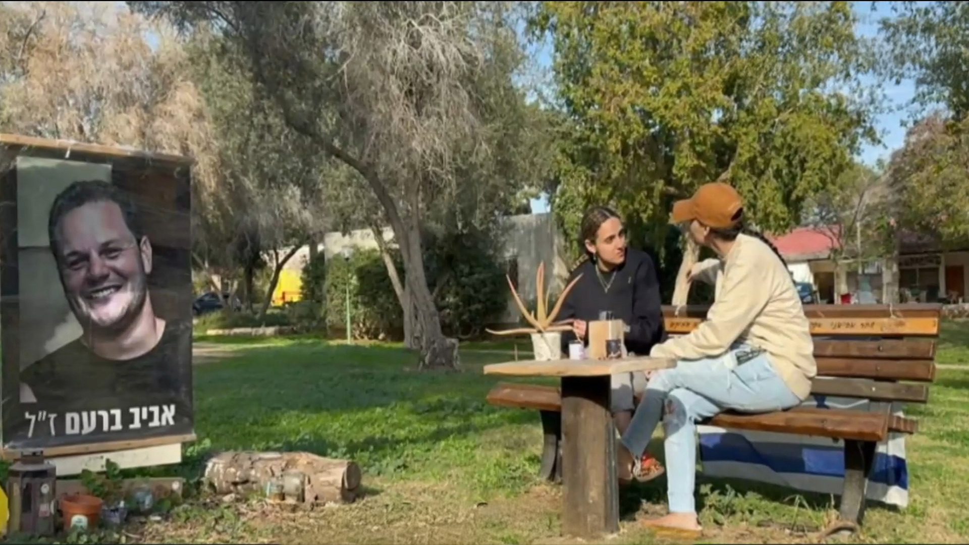 החברות מהשבי רומי גונן ואמילי דמארי שבו למקום שממנו אמילי נחטפה