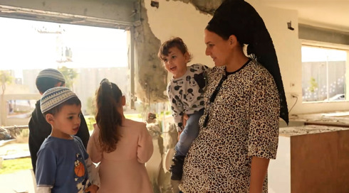 יד ביד: מעצבות חרדיות מתנדבות לשקם בתים שנפגעו בעוטף עזה