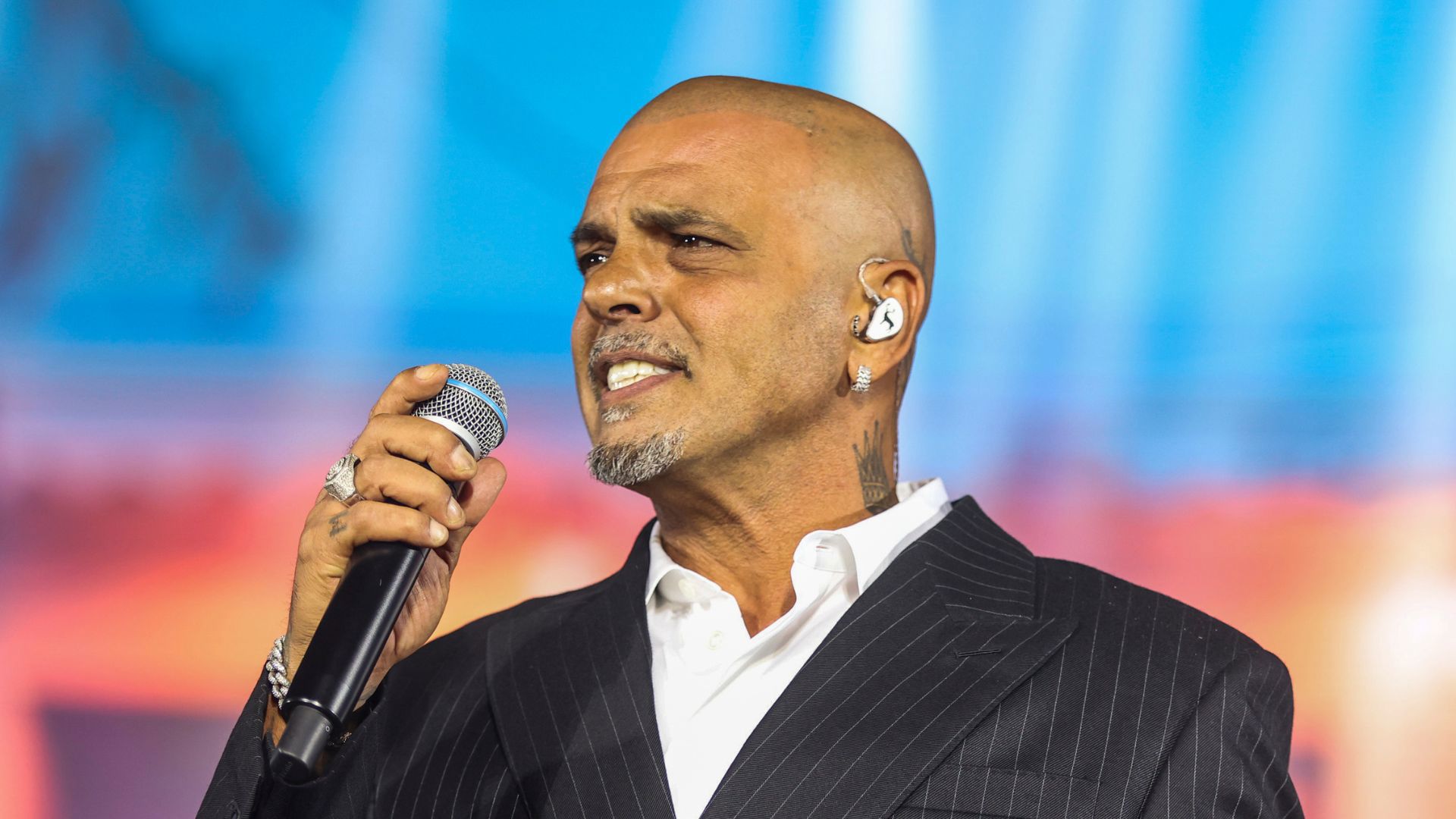 אייל גולן בפארק הירקון, בחודש אוקטובר