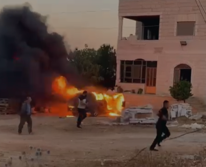 רכבים שהועלו באש בכפר מאלכ שליד רמאללה