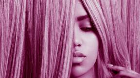 בחורה עם שיער אפור