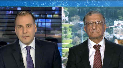 الخامسة في مكان