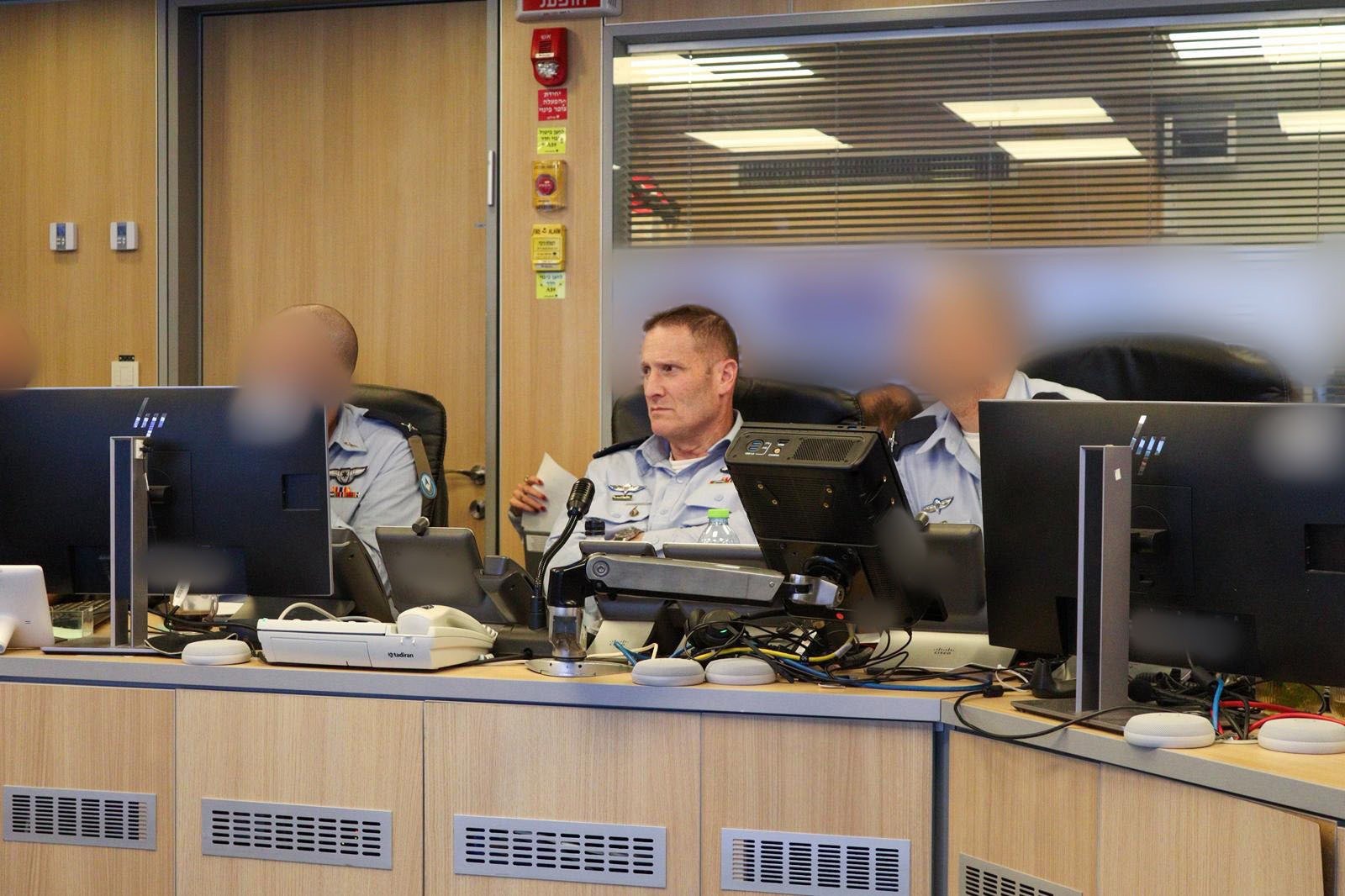 מפקד חיל האוויר תומר בר במהלך מבצע שאגת הארי