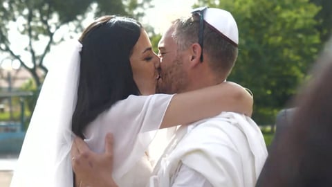 ללא הורי החתן: הזוג הראשון מניצולי הטבח בבארי - נישאו