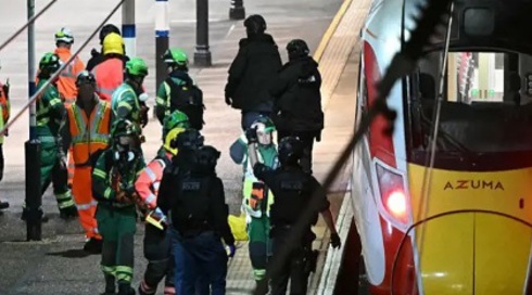 אירוע דקירה המוני ברכבת בבריטניה