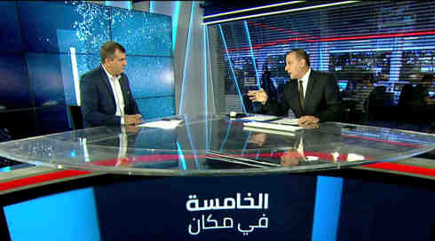 الخامسة في مكان