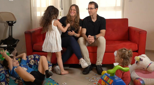 מחזיקים מעמד | עשירון 9 צריך לוותר על צהרון לילדים ועל פירות בסופר?