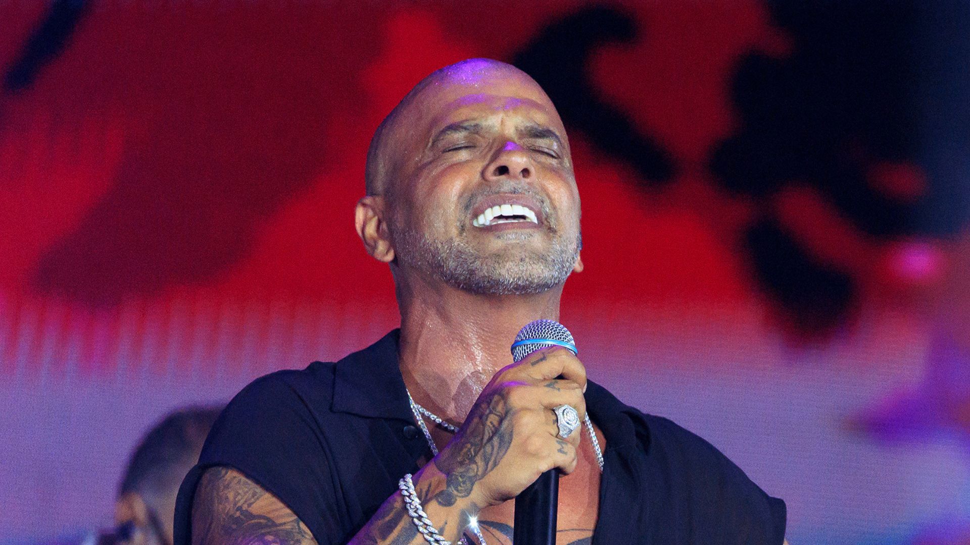 אייל גולן בהופעה באצטדיון בלומפילד, בחודש יולי