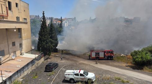 שריפה התפשטה בין שתי ערים בצפון: "איימה על בתי התושבים"