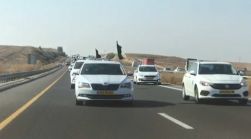 الخامسة في مكان