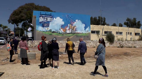 תחפושות החיילים אזלו מהמדפים: שדרות מנסה לחגוג את פורים