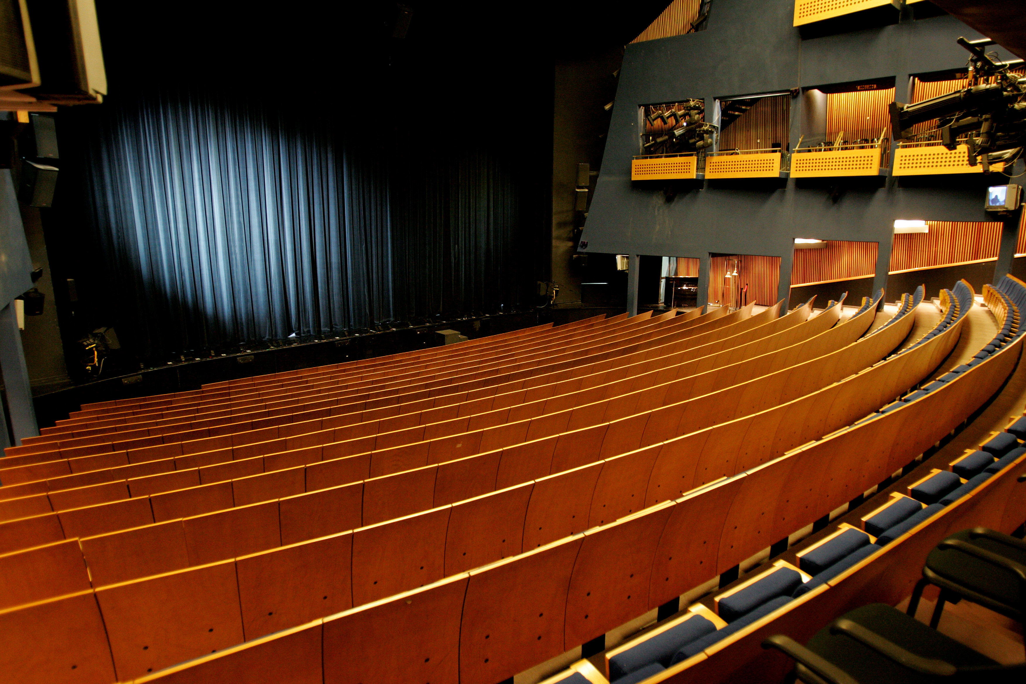 התיאטרון הקאמרי, ארכיון