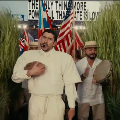 "אמריקה עוד לא ראתה דבר כזה": באד באני כבש את הסופרבול ועיצבן את טראמפ