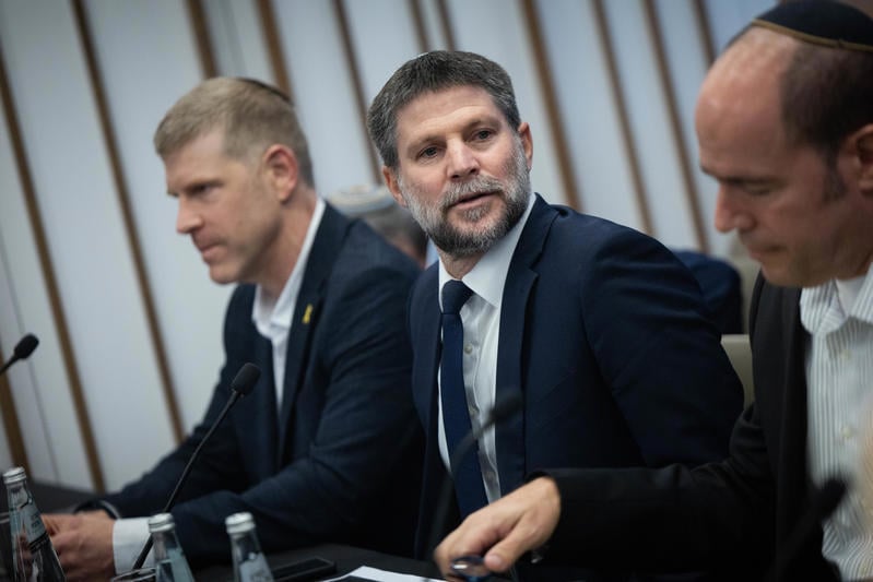 בצלאל סמוטריץ' במסיבת העיתונים להצגת תקציב 2026