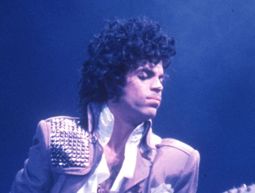 פרינס בהופעה בלוס אנג'לס, 1985