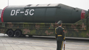 טיל גרעיני בתהלוכה צבאית בסין, 2025