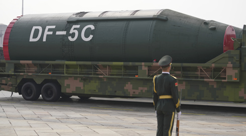 טיל גרעיני בתהלוכה צבאית בסין, 2025