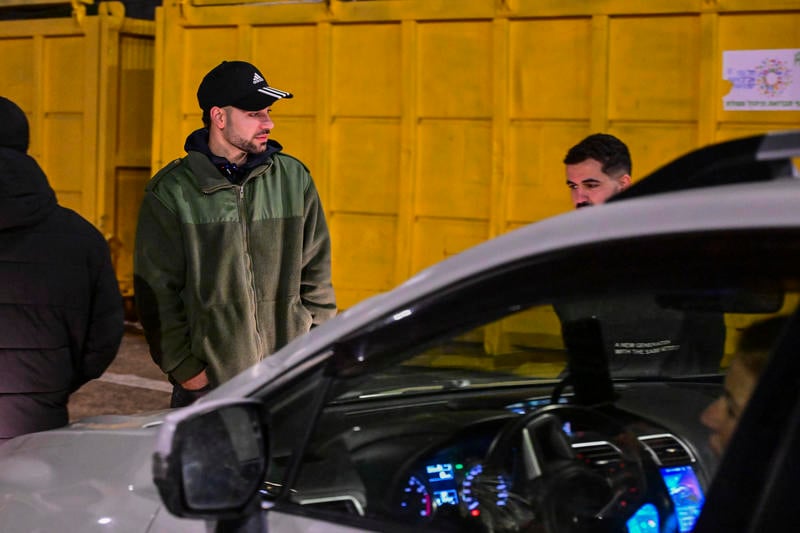 פעיל הימין הקיצוני מרדכי דוד חוסם את רכבו של נשיא בית המשפט העליון לשעבר אהרן ברק, 28.01.26