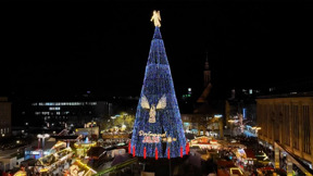 עצי אשוח, שווקים מקושטים ויין חם: אירופה מתכוננת לקריסמס 