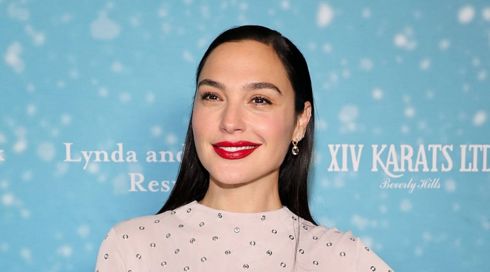 גל גדות בנשף של אגודת הנשים של בית החולים סידרס-סיני בבוורלי הילס, ביום חמישי