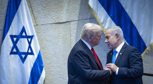 ראש הממשלה בנימין נתניהו עם נשיא ארצות הברית דונלד טראמפ בכנסת, אוקטובר 2025.יונתן זינדל, פלאש 90 ראש הממשלה בנימין נתניהו עם נשיא ארצות הברית דונלד טראמפ בכנסת, אוקטובר 2025